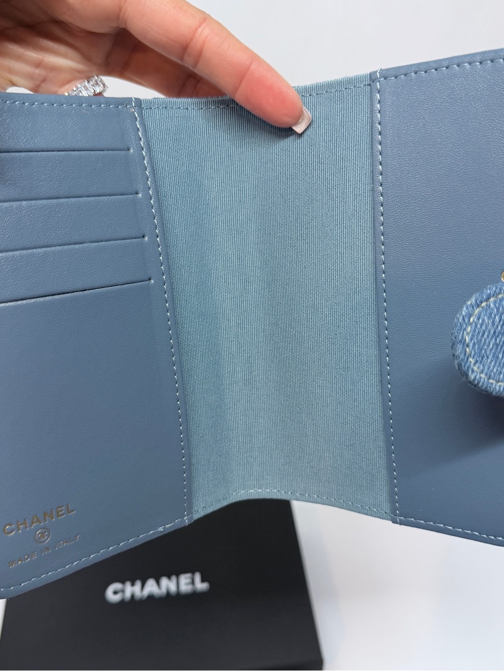 GWP/VIP CHANEL Beauté Blue Denim CC Stitch Snap Card Holder/Passport Holder - Picture 6 of 7